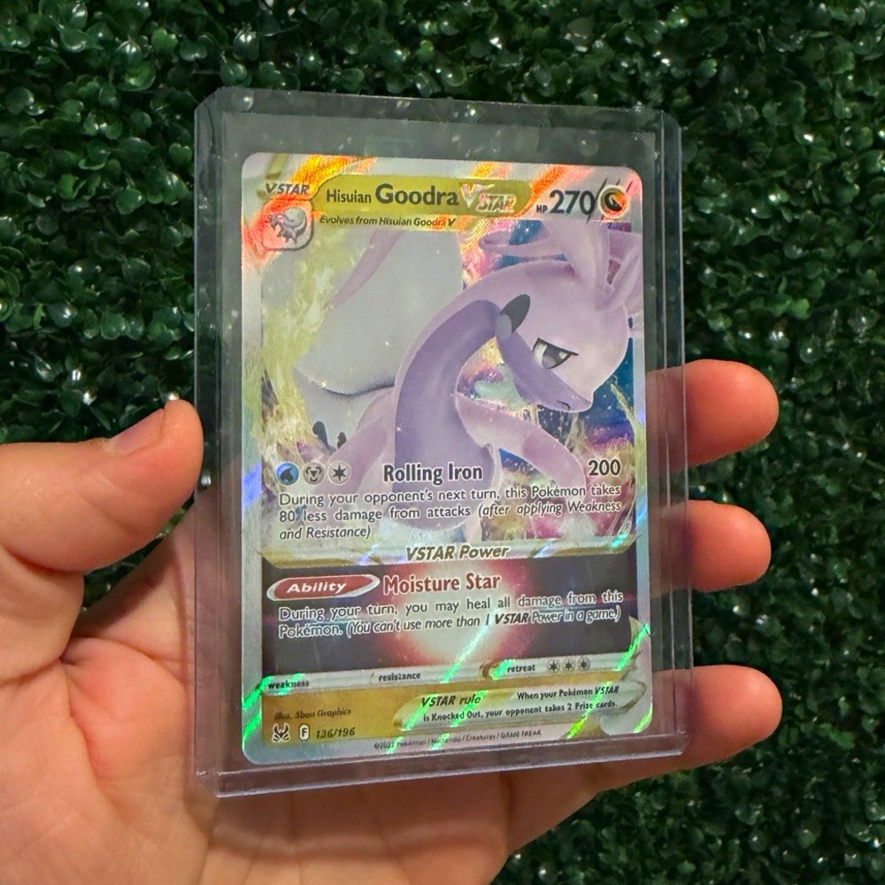 The Pokemon Company Hisuian Goodra VSTAR 136/196 Lost Origin Holo Eng